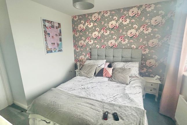 8, Robertson Close, Middlesbrough photo 5