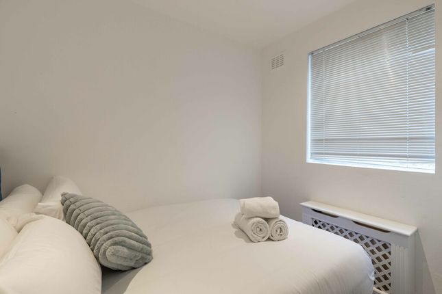 Flat to rent in Hestercombe Avenue, Parsons Green
