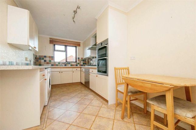 4 Ratcliffe Court, Old Parsonage Way, Frinton-on-Sea photo 3