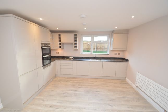 Flat 2 The Warren,, Jackson Court, High Wycombe photo 2