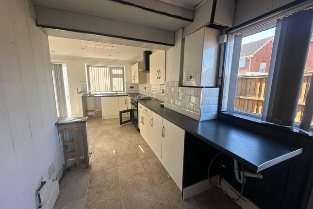 15, Radnor Drive, Nuneaton photo 3