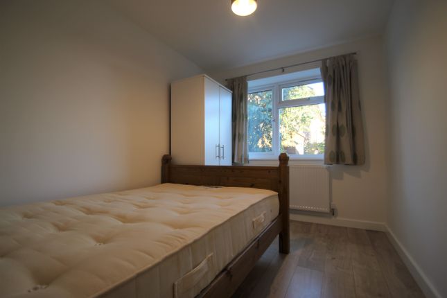 Thumbnail Flat to rent in Homestall Close, Botley, Oxford