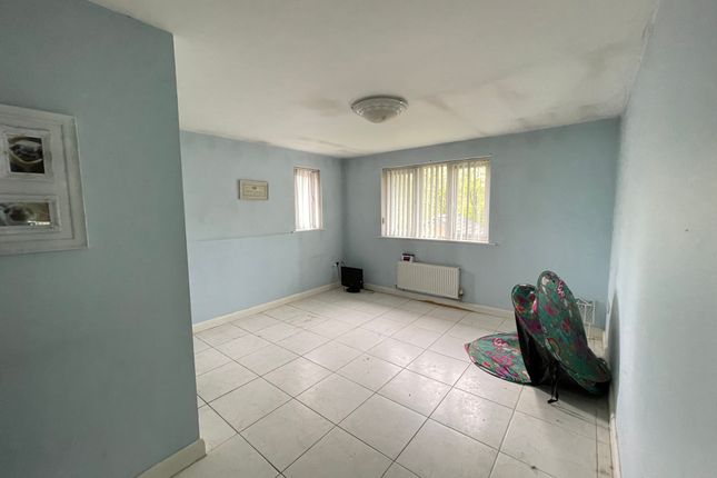 Flat for sale in Glade Park Court, Liverpool