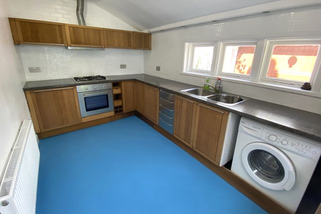 Thumbnail Maisonette to rent in Kent Street, Cardiff