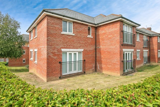 Thumbnail Flat for sale in Ratcliffe Court, Colchester