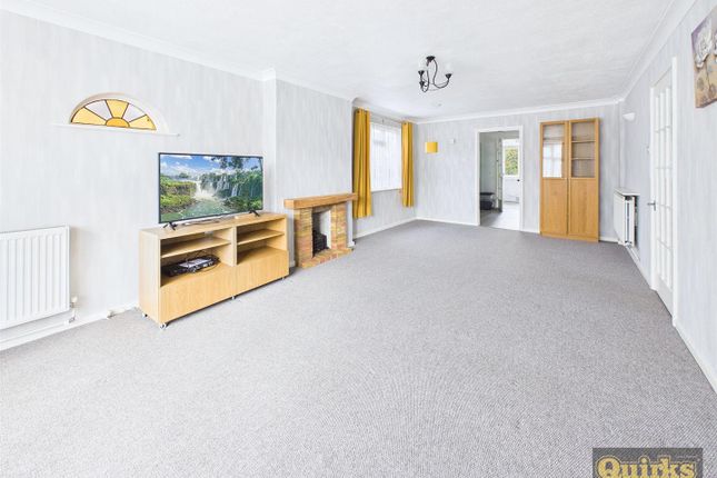 1, Spinney Close, Wickford photo 2