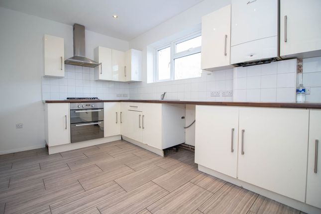 Heysham Drive, Watford photo 3