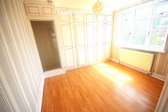 22 AVENUE ROAD, WOODFORD GREEN, WOODFORD GREEN photo 4