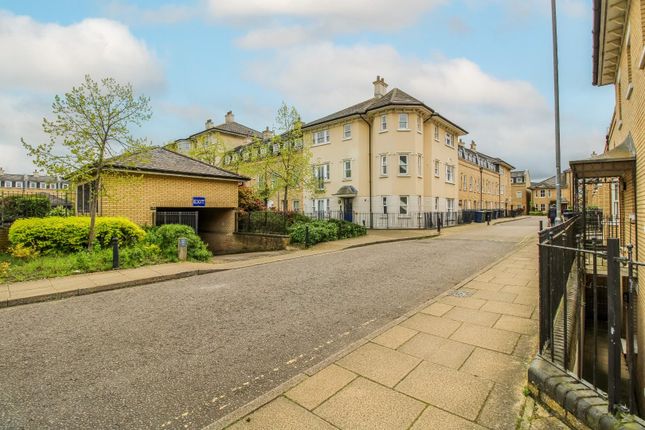 Thumbnail Flat for sale in St. Matthews Gardens, Cambridge