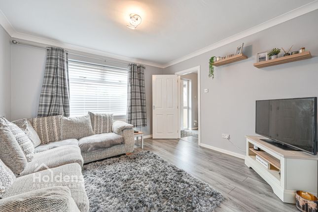 12 Calder Avenue, Preston photo 2