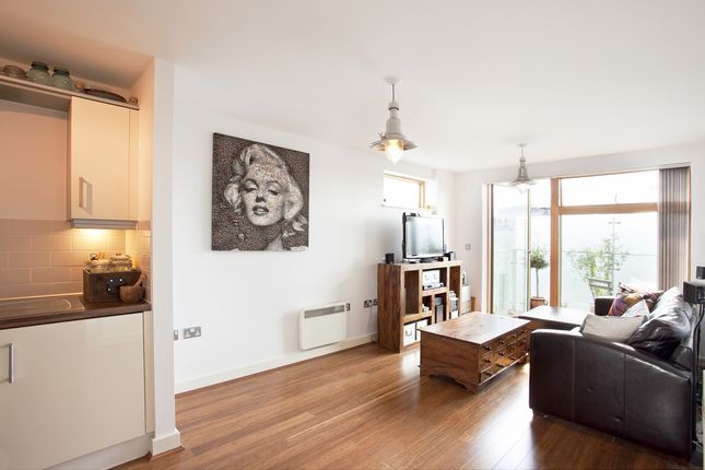Thumbnail Flat for sale in Southern Row, London