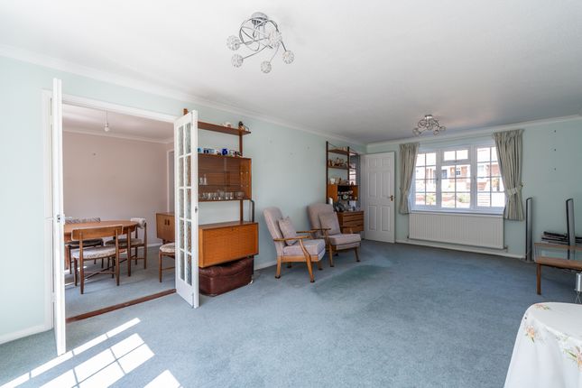 2, Abbeyfields Close, Netley Abbey photo 4