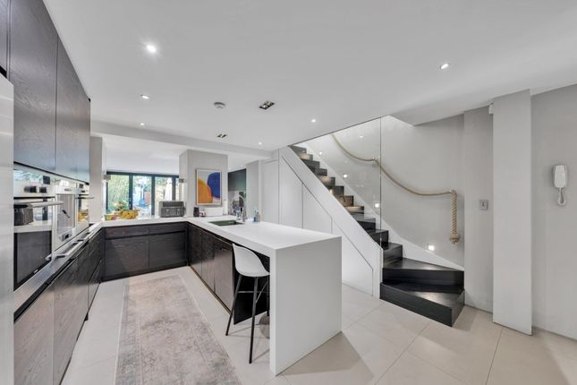 77, Clifton Hill, London photo 3