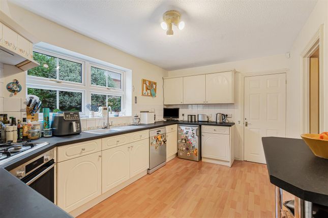 20, Hatfield Close, Sutton photo 4