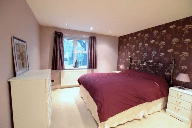 Flat for sale in Laura Court, Parkfield Avenue, North Harrow, Middlesex