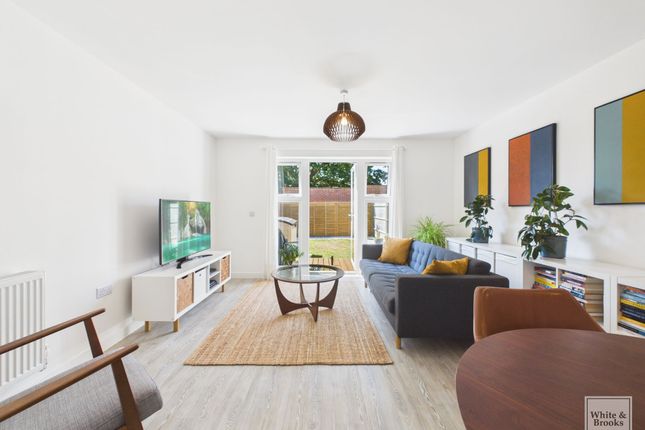 6 Woods Road, Chichester photo 2
