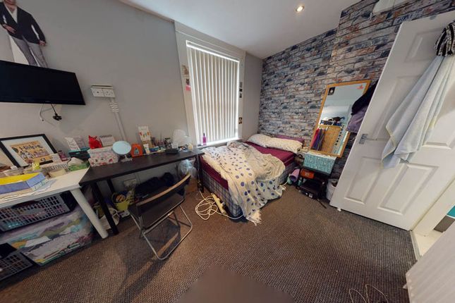 Terraced house to rent in Talbot Avenue, Leeds