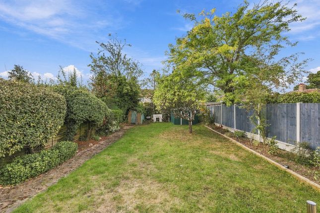37, Lime Grove, Ilford photo 4
