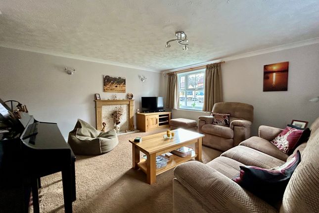 25, Moorland Close, Dibden Purlieu photo 2