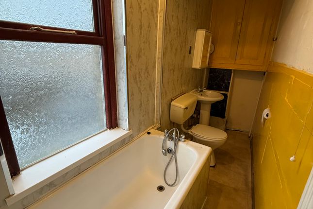 2a, Rossefield Road, Bradford photo 5
