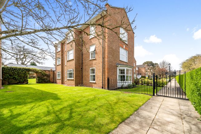 Thumbnail Flat for sale in Phyllis Court Drive, Henley-On-Thames, Oxfordshire