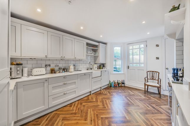 26, Fairmount Road, London photo 4