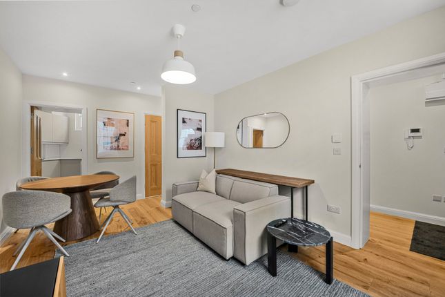2-bed house on Arvon Court 5 Titchborne Row, Connaught Village, £3,600/mo