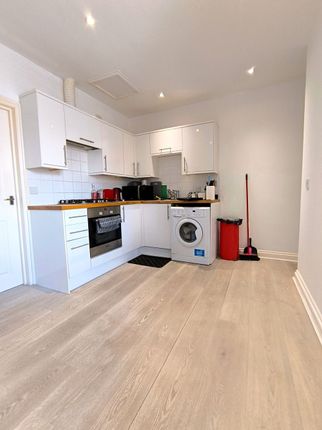 Flat B, 46 Anson Road, Milton Keynes photo 3