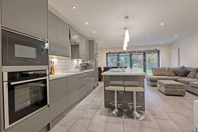 24 Mount Close, High Wycombe photo 3
