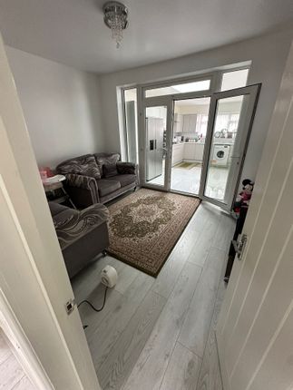 16 Lamerton Road, Lamerton Road, Ilford photo 3