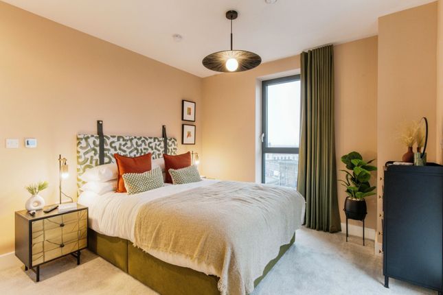 Flat for sale in London Square, Croydon