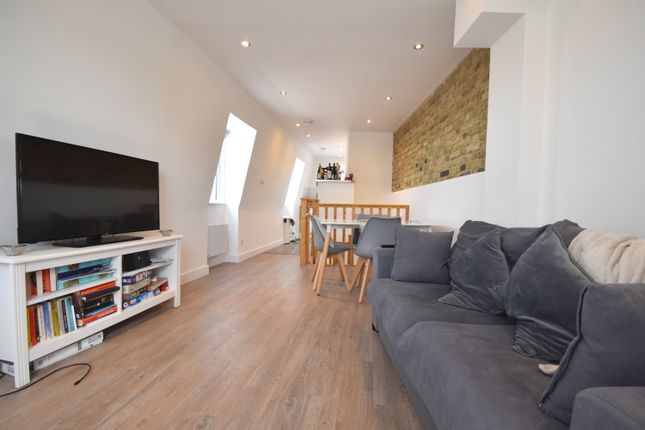 Thumbnail Duplex to rent in Bedford Hill, Balham, London