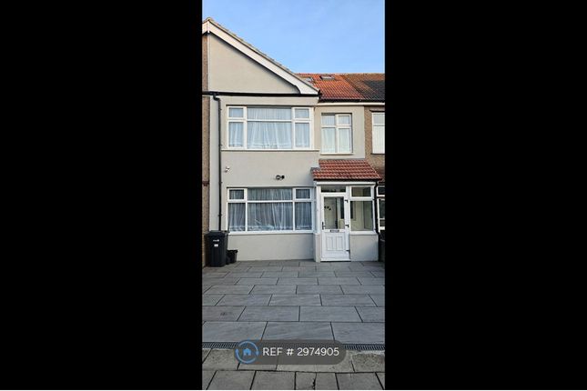 Horns Road, Ilford photo 2