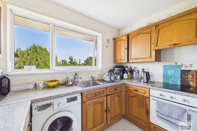 6 Cranford Gardens, Bognor Regis photo 3