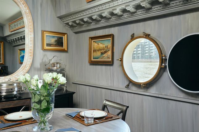 Houseboat for sale in Plantation Wharf Pier, Battersea