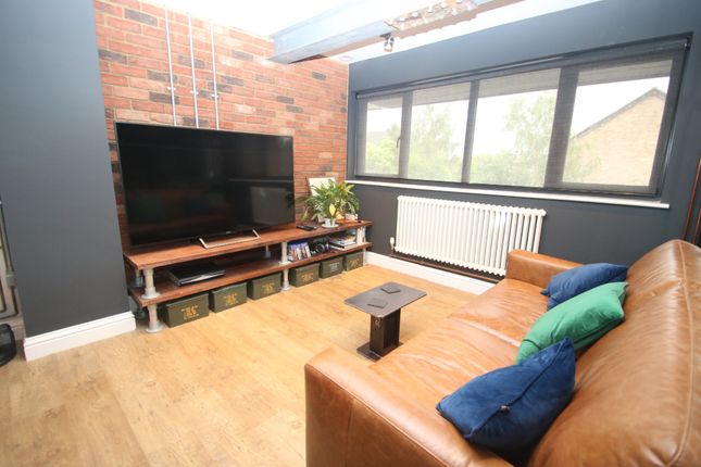 Flat to rent in Merryfields Avenue, Hockley