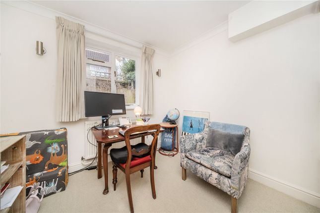 Flat for sale in Lavender Sweep, London