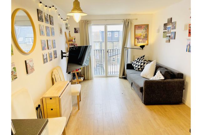 Thumbnail Flat for sale in 47 Gainsford Road, London
