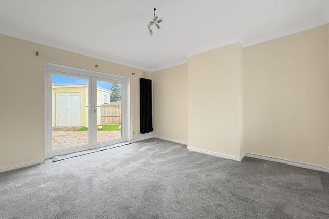 33 Heol Trecastell, Caerphilly photo 2