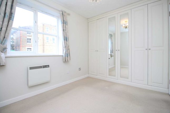 Flat 11 Sovereign Court, Gresham Close, Brentwood photo 4