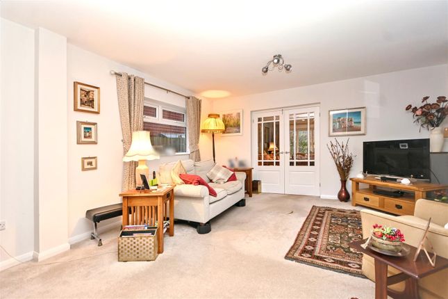 25, Willingdon Park Drive, Eastbourne photo 3