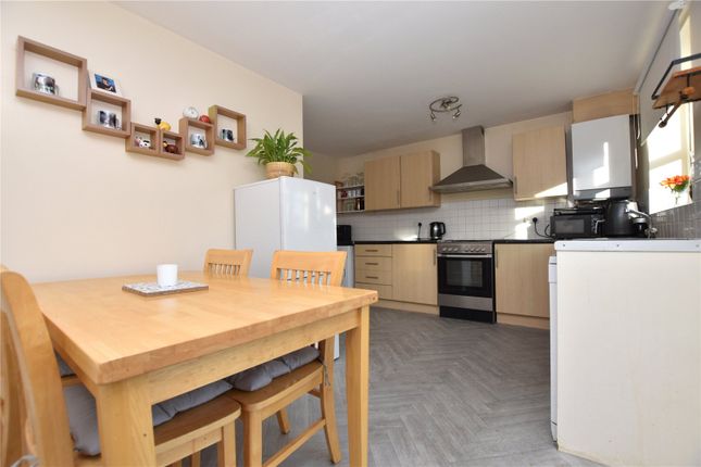 8, Bramble Square, Wakefield photo 3