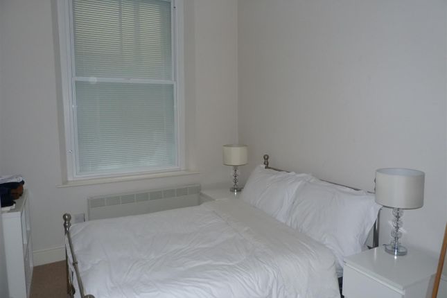 Flat to rent in High Street, Cardiff