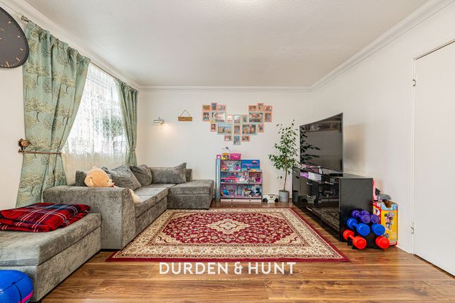 61 Victor Close, Hornchurch photo 4