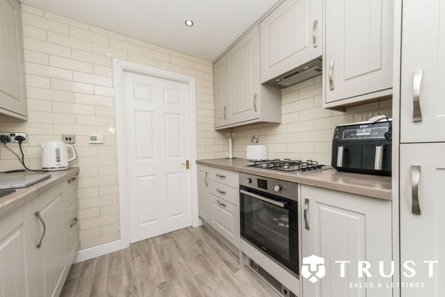 86 Church Lane, Cleckheaton photo 4