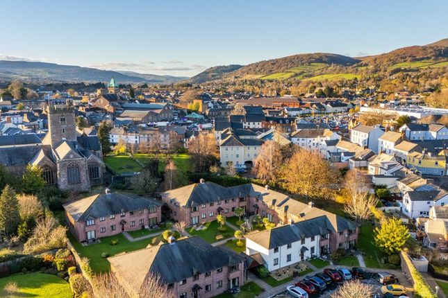 21, Priory Gardens, Abergavenny photo 2