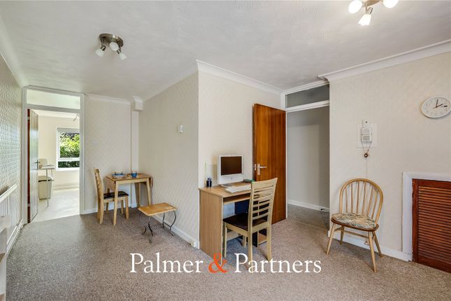 42, Nicholas Court, Essex photo 4