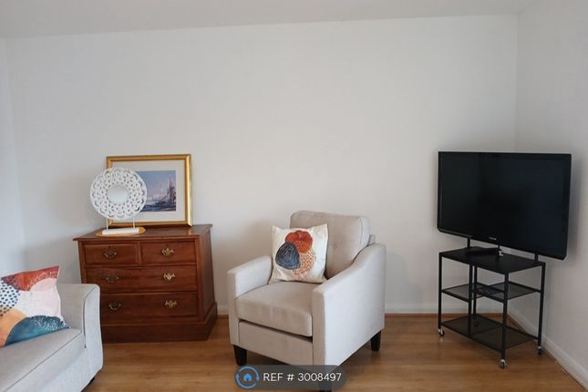 Parr Court, Castle Way, Feltham photo 4