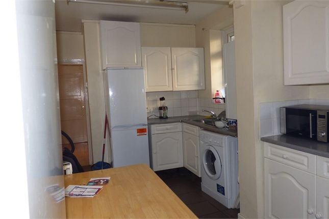 Room to rent in Greenland House, Stepney / Mile End, London