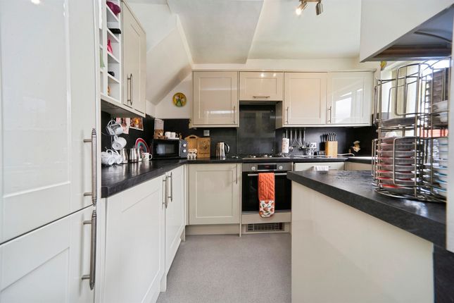 91, Coppice Wood Avenue, Leeds photo 2